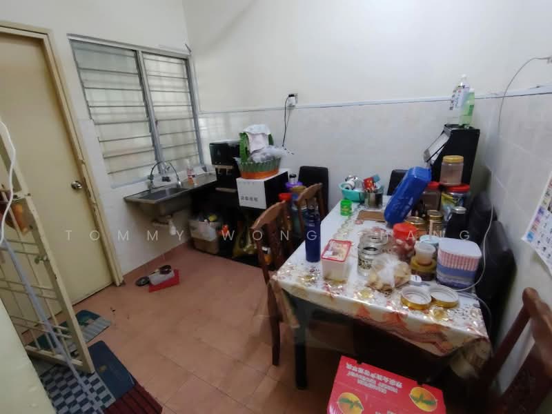2-storey Terraced House for Sale in Taman Puncak Jalil (Seri Kembangan) - Tommy Wong Phang - Kitchen - PropertyGuru.com.my