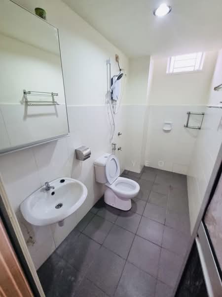 Service Residence for Sale at Tebrau City Residences - Karen Yeo - Bathroom - PropertyGuru.com.my
