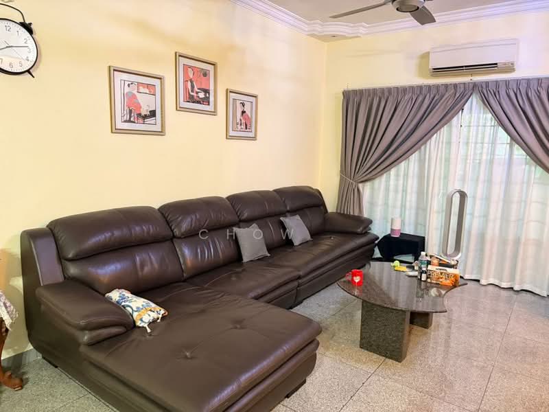 2-storey Terraced House for Sale in Taman Bukit Cheras (Cheras) - Chow . - Living Room - PropertyGuru.com.my