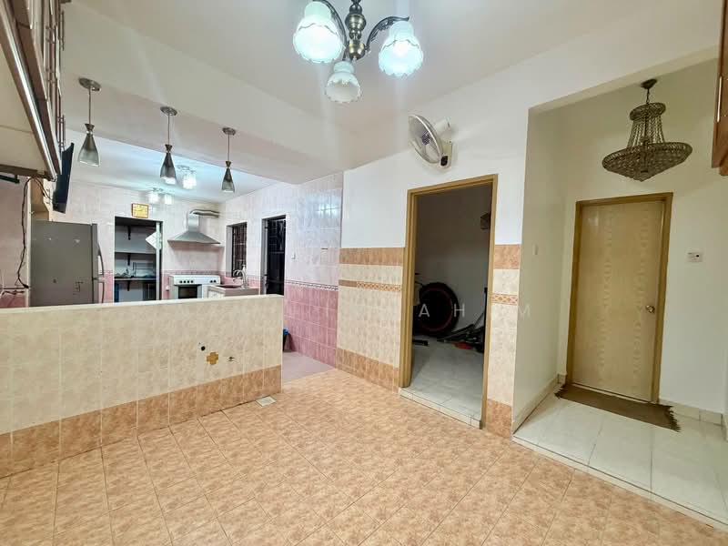 2-storey Terraced House for Sale in Seksyen 7 (Bangi) - Azli Ibrahim - Kitchen - PropertyGuru.com.my
