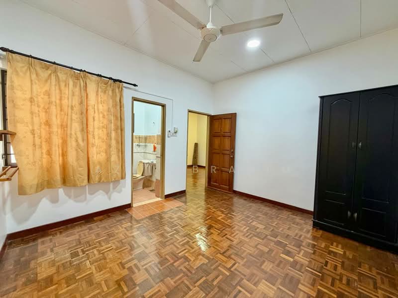 2-storey Terraced House for Sale in Seksyen 7 (Bangi) - Azli Ibrahim - Bedroom - PropertyGuru.com.my