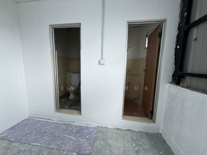 Shop for Rent in Johor Bahru (Johor) - Fennie Chua - Bathroom - PropertyGuru.com.my