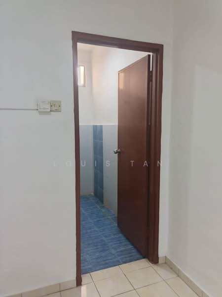 Indah Court Apartment untuk Untuk Disewa - RM 1,700 /bulan, Mac 2026 - Bathroom - PropertyGuru.com.my