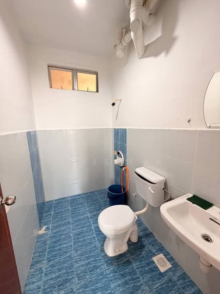 Pangsapuri untuk Disewa di Indah Court Apartment - Louis Tan - Bathroom - PropertyGuru.com.my
