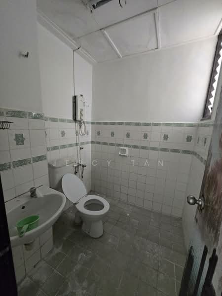 Terraced House for Rent in Bandar Kinrara Seksyen 5 (Bandar Kinrara) - Jercy Tan - Bathroom - PropertyGuru.com.my