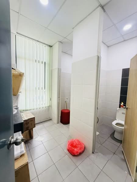 Cluster Factory for Rent in Taman Perindustrian Cemerlang (Ulu Tiram) - Karen Yeo - Bathroom - PropertyGuru.com.my