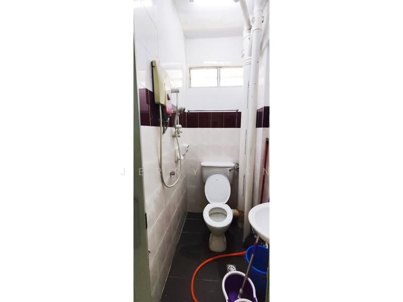 Apartment for Rent at Sinar Bukit Dumbar - Jerry Tan - Bathroom - PropertyGuru.com.my