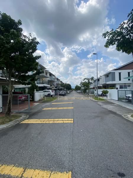 2.5-storey Terraced House for Sale in Taman Nadayu 92 (Kajang) - Azli Ibrahim - Exterior - PropertyGuru.com.my