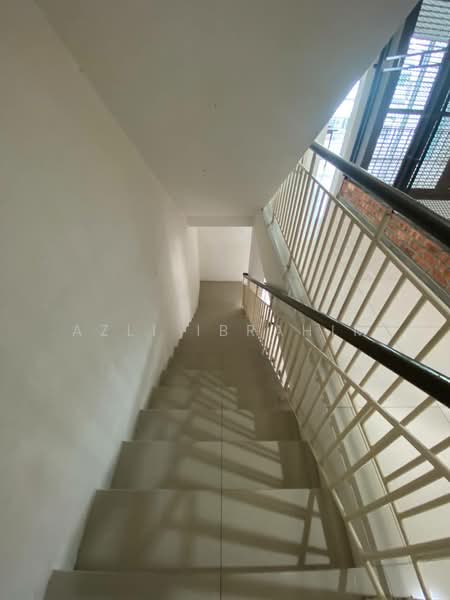 2.5-storey Terraced House for Sale in Taman Nadayu 92 (Kajang) - Azli Ibrahim - Corridor - PropertyGuru.com.my