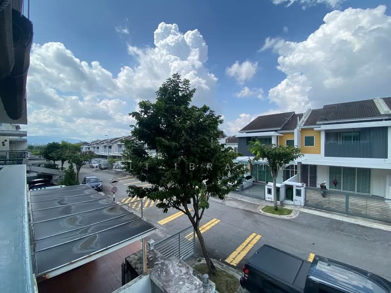 2.5-storey Terraced House for Sale in Taman Nadayu 92 (Kajang) - Azli Ibrahim - Exterior - PropertyGuru.com.my