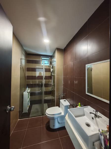Service Residence for Rent at D'Inspire Residence (Inspira Bestari) - LING LIM - Bathroom - PropertyGuru.com.my
