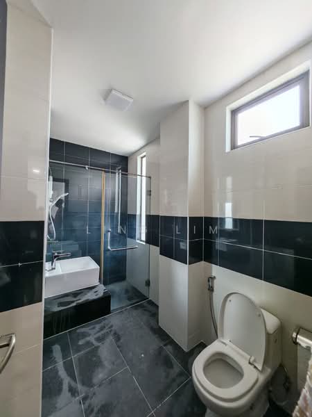 Service Residence for Rent at D'Inspire Residence (Inspira Bestari) - LING LIM - Bathroom - PropertyGuru.com.my