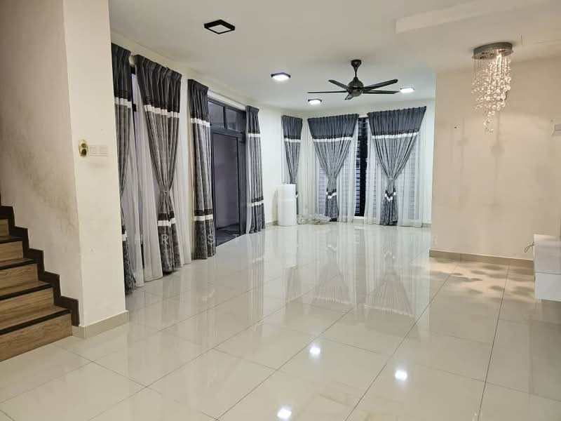 2-storey Terraced House for Sale in Laman Glenmarie (Shah Alam) - Christine Khor - Living Room - PropertyGuru.com.my