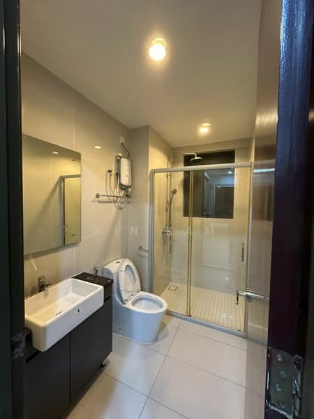 Condominium for Rent at Kings Bay @ Country Garden Danga Bay - Win Kam - Bathroom - PropertyGuru.com.my