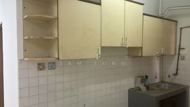 Flat for Rent at Taman Serdang Raya Seksyen 3 Flat - Sam Fong - Kitchen - PropertyGuru.com.my
