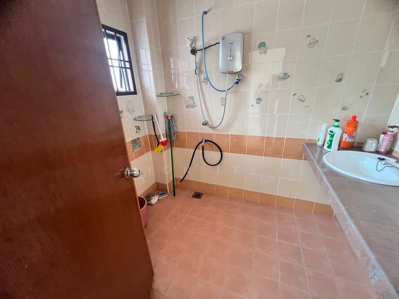 Bandar Putra Kulai Bandars Putras Kulais untuk Untuk Disewa - RM 2,500 /bulan, Mac 2026 - Bathroom - PropertyGuru.com.my