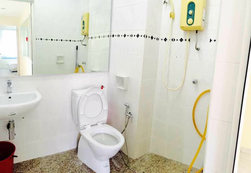 Azuria Condominium untuk Untuk Dijual - RM 399,000, Mac 2026 - Bathroom - PropertyGuru.com.my