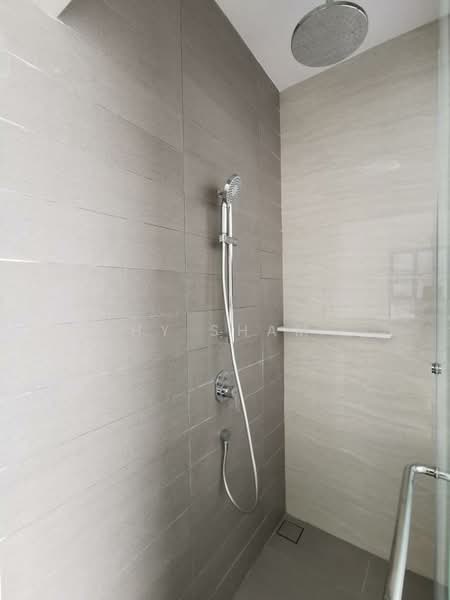 Service Residence for Sale at Tropicana Gardens - HY Sham - Bathroom - PropertyGuru.com.my