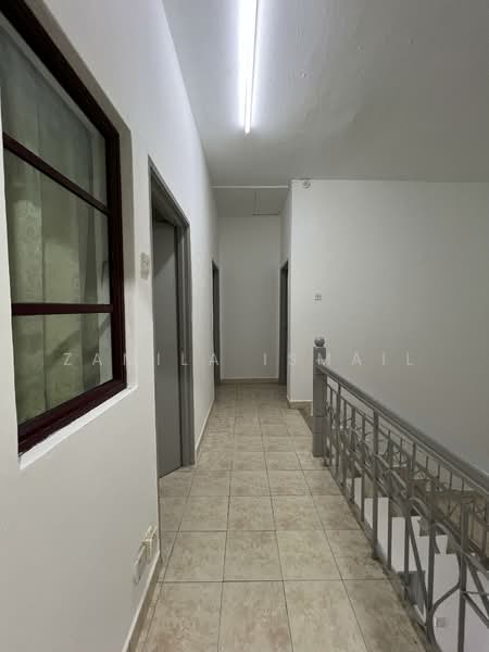 2-storey Terraced House for Rent in Bukit Jelutong (Shah Alam) - Zamila Ismail - Corridor - PropertyGuru.com.my