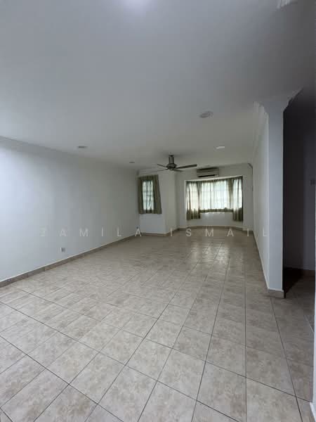 2-storey Terraced House for Rent in Bukit Jelutong (Shah Alam) - Zamila Ismail - Living Room - PropertyGuru.com.my