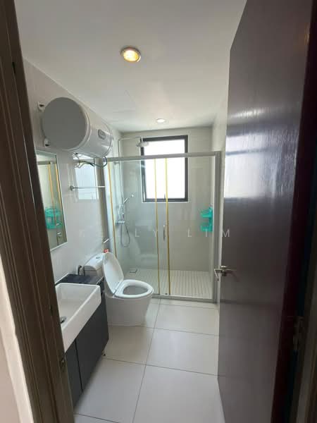 Condominium for Rent at Kings Bay @ Country Garden Danga Bay - Kelly Lim - Bathroom - PropertyGuru.com.my