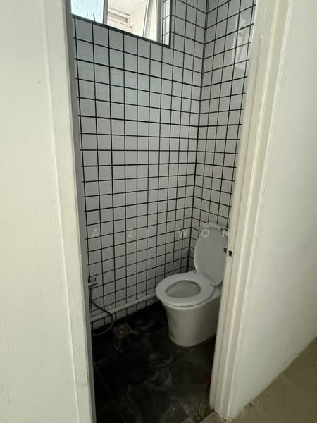 Shop for Rent in Jelutong (Penang) - Jia Zi Wong - Bathroom - PropertyGuru.com.my