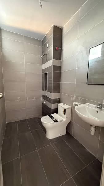 Rumah Teres 2-Tingkat untuk Dijual di Taman Mutiara Rini (Skudai) - Sharon Ng - Bathroom - PropertyGuru.com.my