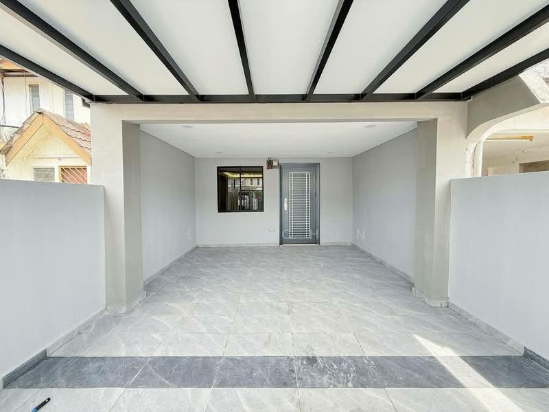 2-storey Terraced House for Sale in Permas Jaya (Johor) - Ilsa Chin - Entrance - PropertyGuru.com.my