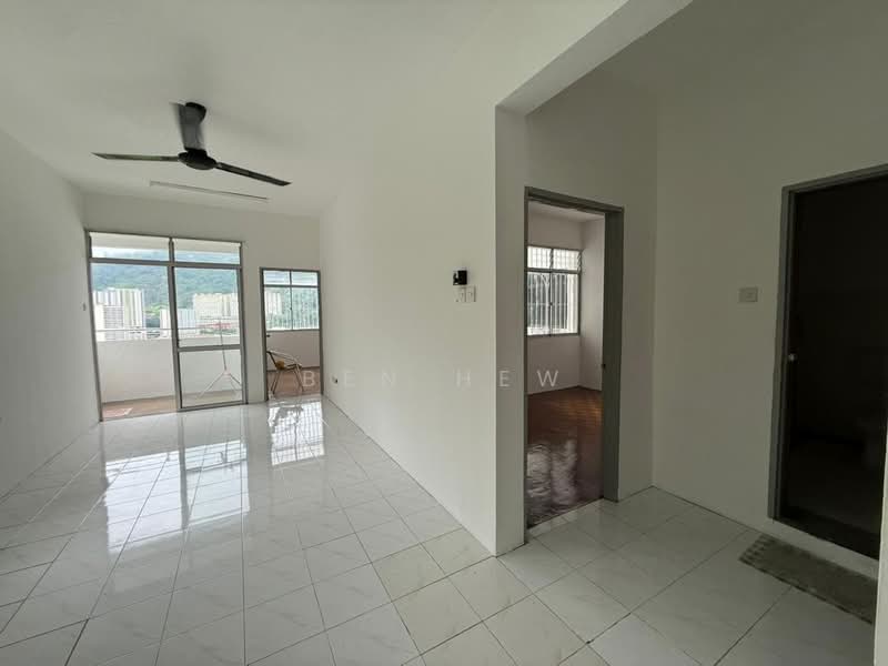 Kondominium untuk Dijual di Bukit Awana Condominium - Ben Hew - Living Room - PropertyGuru.com.my