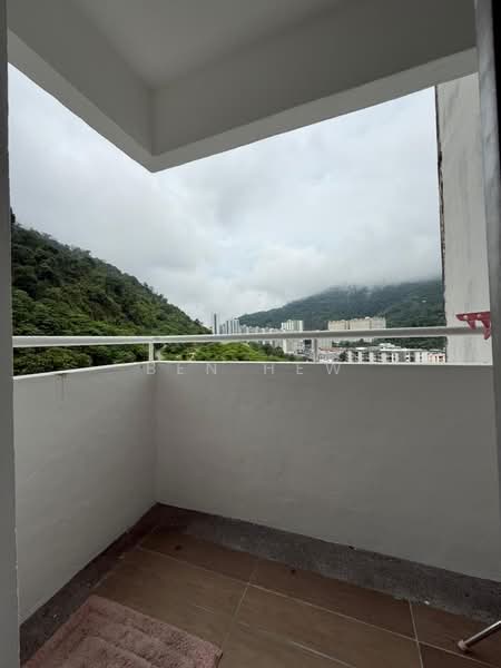 Kondominium untuk Dijual di Bukit Awana Condominium - Ben Hew - Balcony - PropertyGuru.com.my