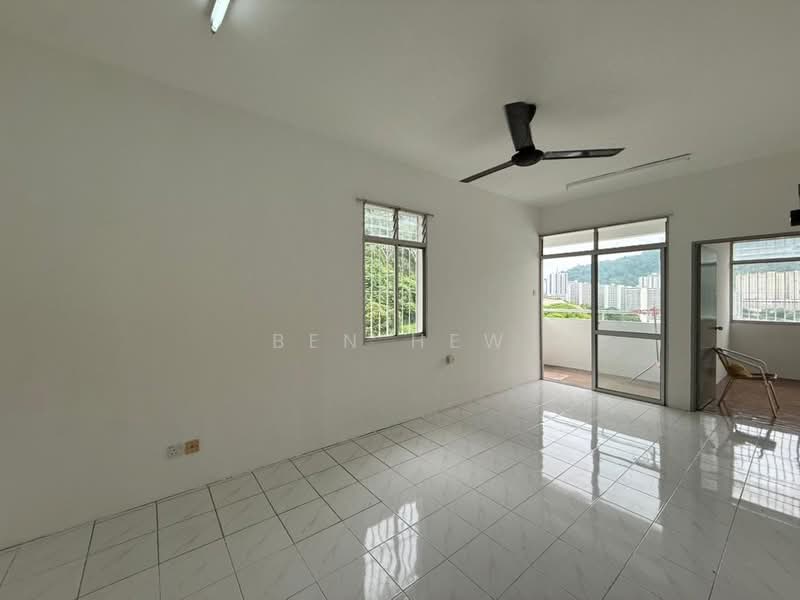 Kondominium untuk Dijual di Bukit Awana Condominium - Ben Hew - Living Room - PropertyGuru.com.my