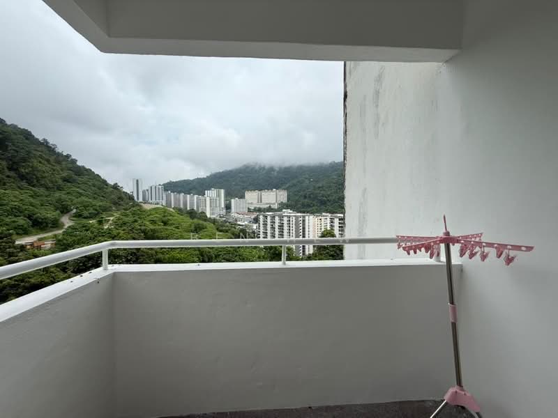 Kondominium untuk Dijual di Bukit Awana Condominium - Ben Hew - Balcony - PropertyGuru.com.my