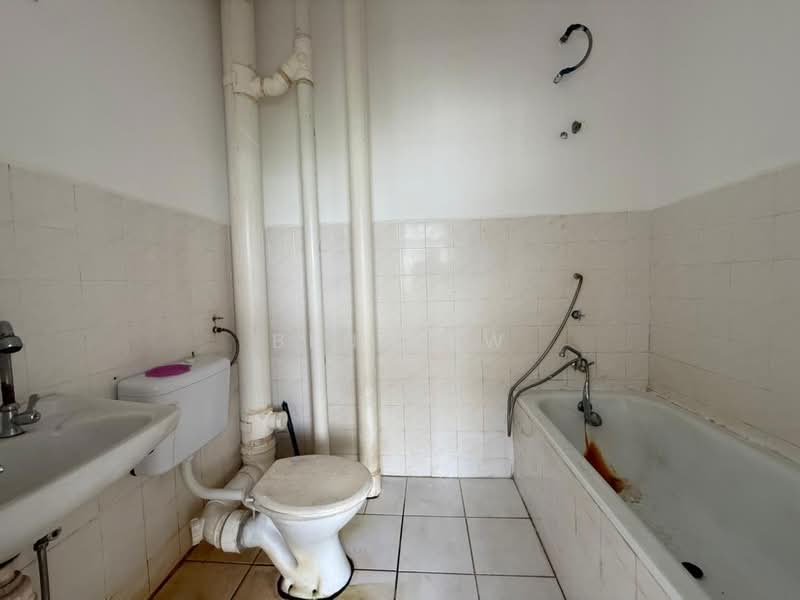 Kondominium untuk Dijual di Bukit Awana Condominium - Ben Hew - Bathroom - PropertyGuru.com.my