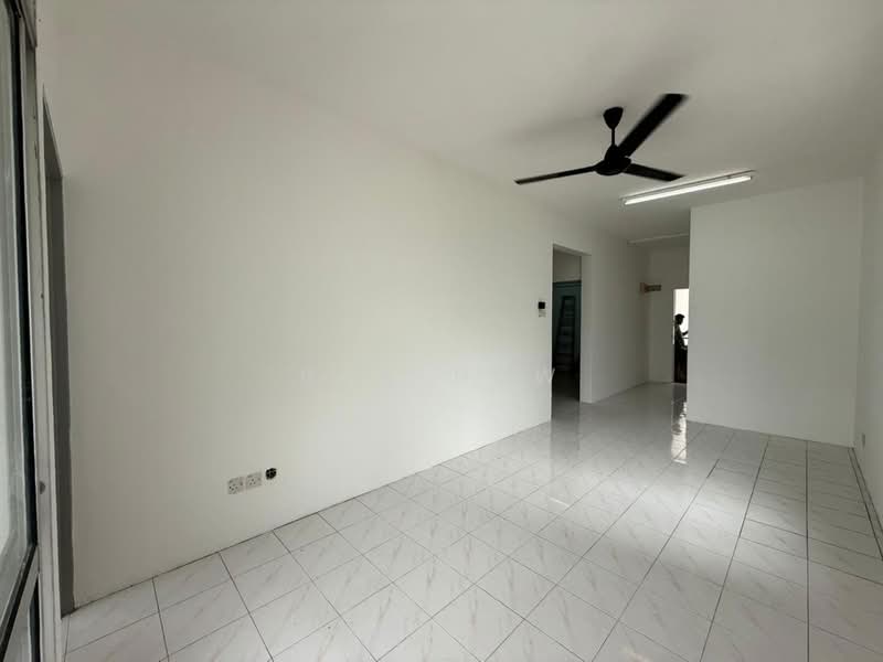 Kondominium untuk Dijual di Bukit Awana Condominium - Ben Hew - Living Room - PropertyGuru.com.my