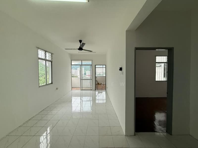 Kondominium untuk Dijual di Bukit Awana Condominium - Ben Hew - Living Room - PropertyGuru.com.my