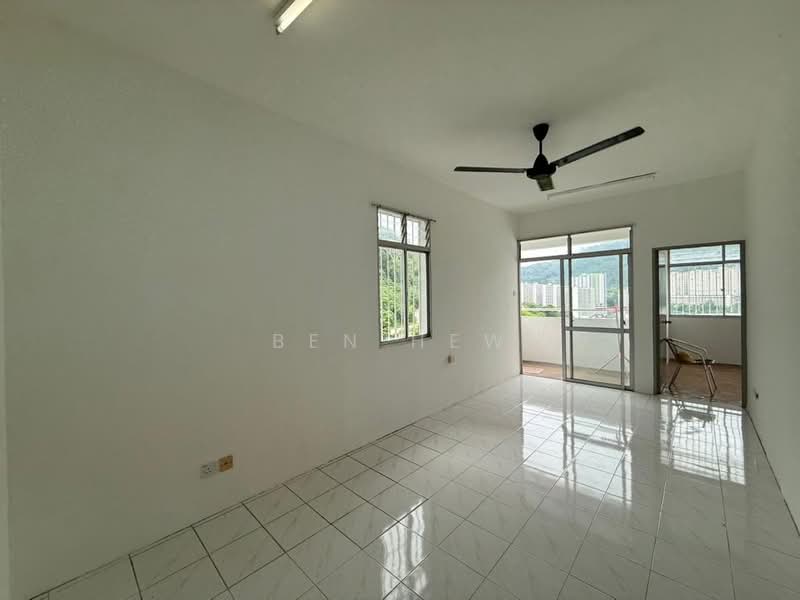 Kondominium untuk Dijual di Bukit Awana Condominium - Ben Hew - Living Room - PropertyGuru.com.my