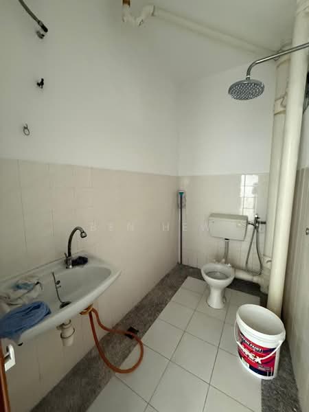Kondominium untuk Dijual di Bukit Awana Condominium - Ben Hew - Bathroom - PropertyGuru.com.my
