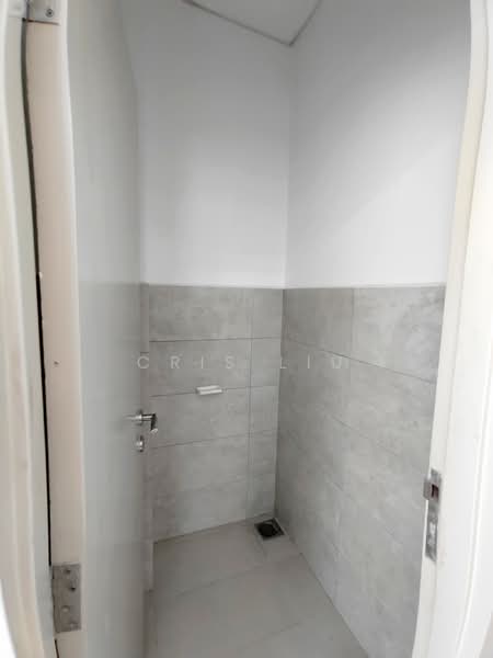 Centum @ Oasis Corporate Park untuk Untuk Disewa - RM 1,900 /bulan, Mac 2026 - Bathroom - PropertyGuru.com.my