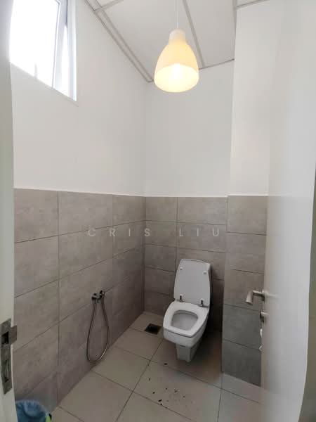 Centum @ Oasis Corporate Park untuk Untuk Disewa - RM 1,900 /bulan, Mac 2026 - Bathroom - PropertyGuru.com.my