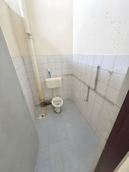 Rock Road, Kuching untuk Untuk Dijual - RM 800,000, Mac 2026 - Bathroom - PropertyGuru.com.my