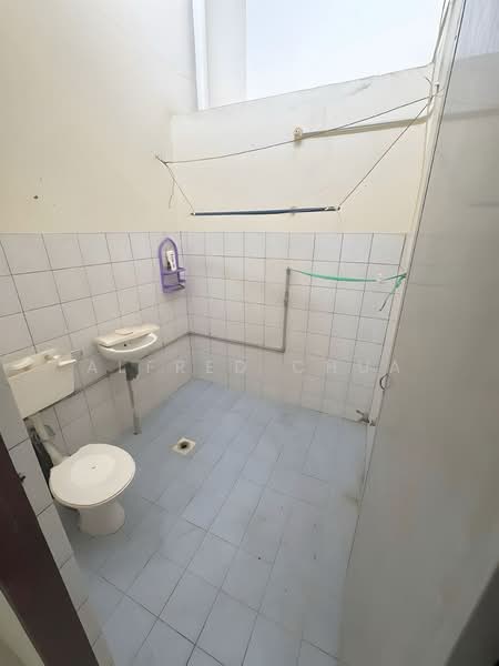 Rock Road, Kuching untuk Untuk Dijual - RM 800,000, Mac 2026 - Bathroom - PropertyGuru.com.my