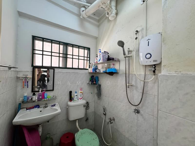 Condominium for Sale at Langat Jaya Condominium - Muhammad Faiz - Bathroom - PropertyGuru.com.my
