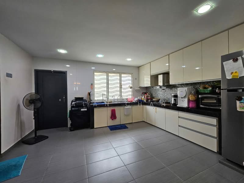 2-storey Terraced House for Sale in Lestari Putra (Seri Kembangan) - Alan Chan - Kitchen - PropertyGuru.com.my