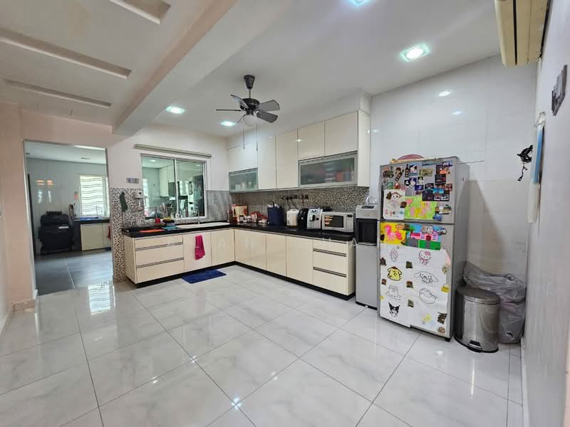 2-storey Terraced House for Sale in Lestari Putra (Seri Kembangan) - Alan Chan - Kitchen - PropertyGuru.com.my