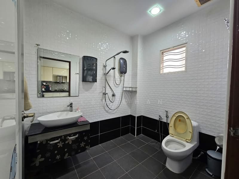 2-storey Terraced House for Sale in Lestari Putra (Seri Kembangan) - Alan Chan - Bathroom - PropertyGuru.com.my
