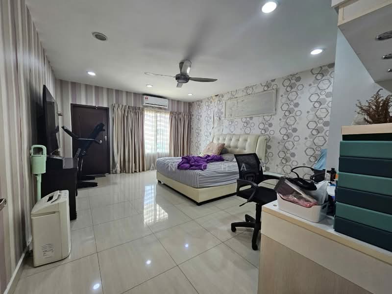 2-storey Terraced House for Sale in Lestari Putra (Seri Kembangan) - Alan Chan - Bedroom - PropertyGuru.com.my