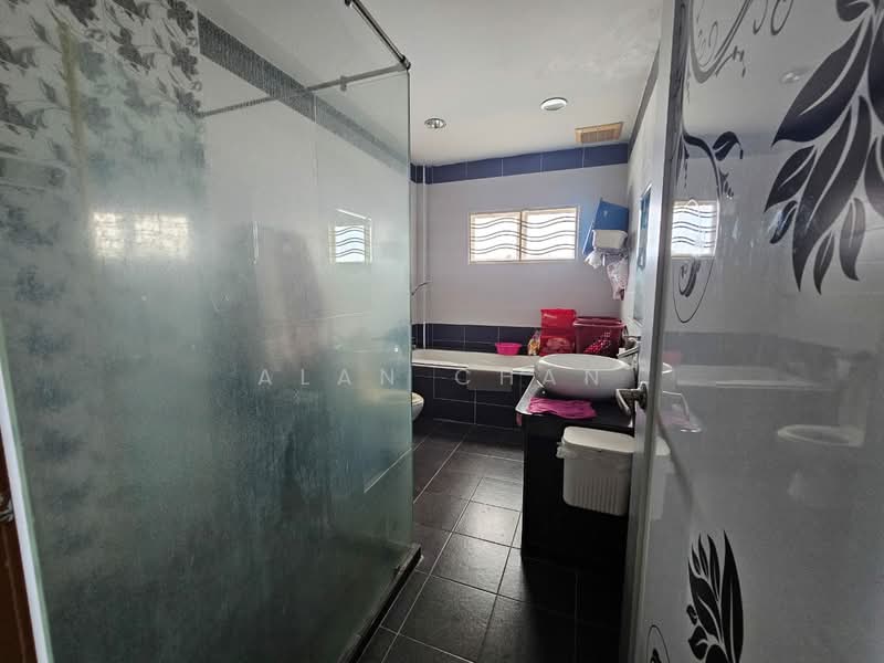 2-storey Terraced House for Sale in Lestari Putra (Seri Kembangan) - Alan Chan - Bathroom - PropertyGuru.com.my
