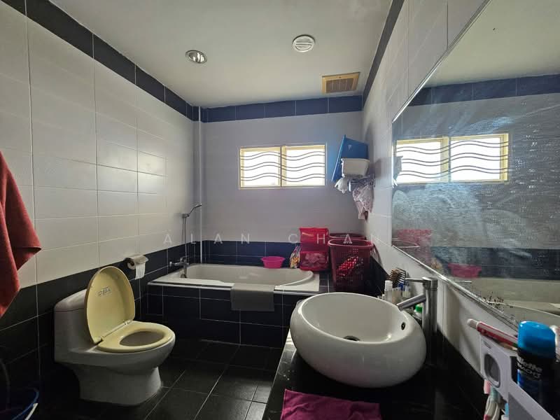 2-storey Terraced House for Sale in Lestari Putra (Seri Kembangan) - Alan Chan - Bathroom - PropertyGuru.com.my