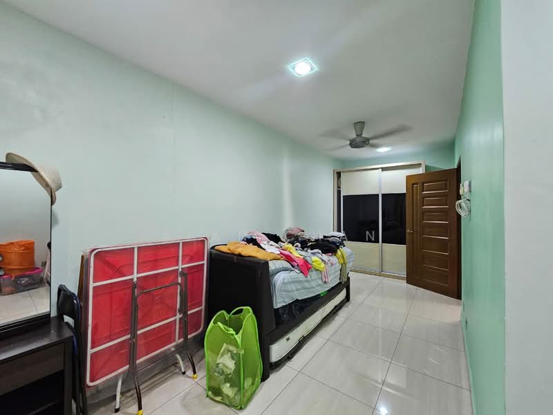 2-storey Terraced House for Sale in Lestari Putra (Seri Kembangan) - Alan Chan - Bedroom - PropertyGuru.com.my