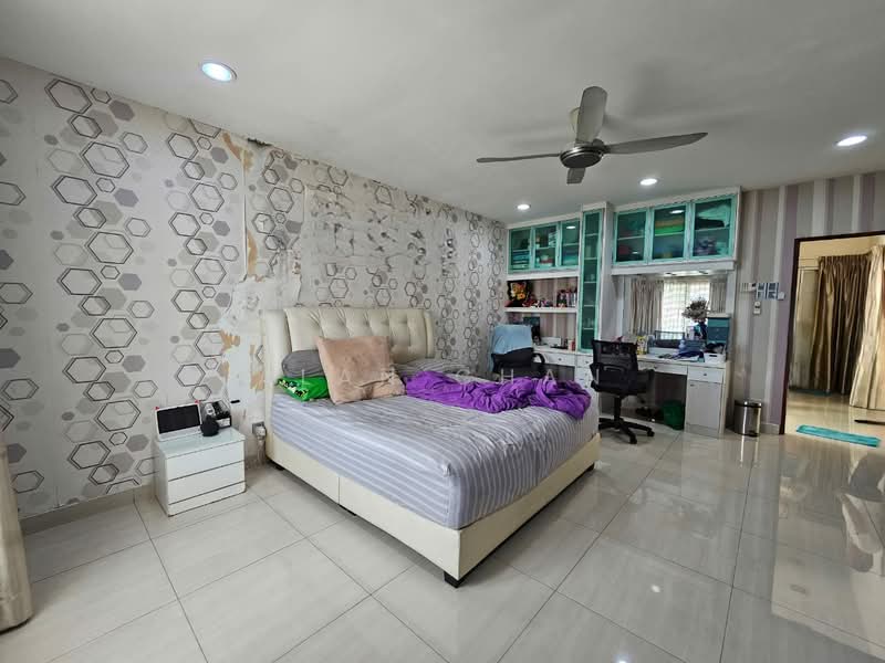 2-storey Terraced House for Sale in Lestari Putra (Seri Kembangan) - Alan Chan - Bedroom - PropertyGuru.com.my